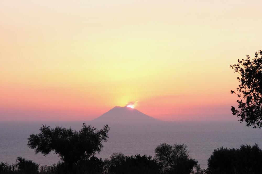 Agriturismo Ninea Ricadi Luaran gambar